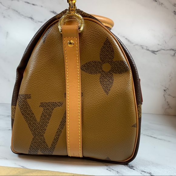 ❌SOLD❌ Louis Vuitton Giant Reverse Monogram Speedy Bandouliere 30 crossbody bag - Picture 4 of 11